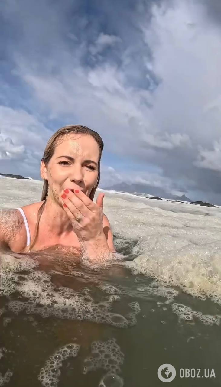 "Это не пена, а сточные воды". Инфлюэнсер из Кейптауна озадачила сеть видео, как плавает в мутной воде