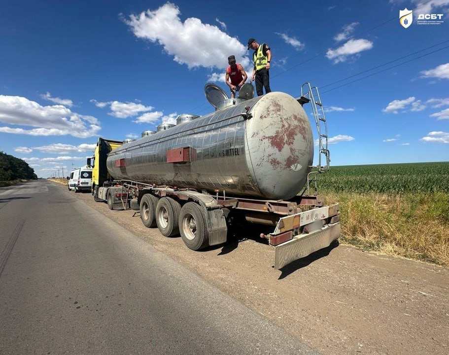 На юге Украины начаты жесткие проверки грузового автотранспорта
