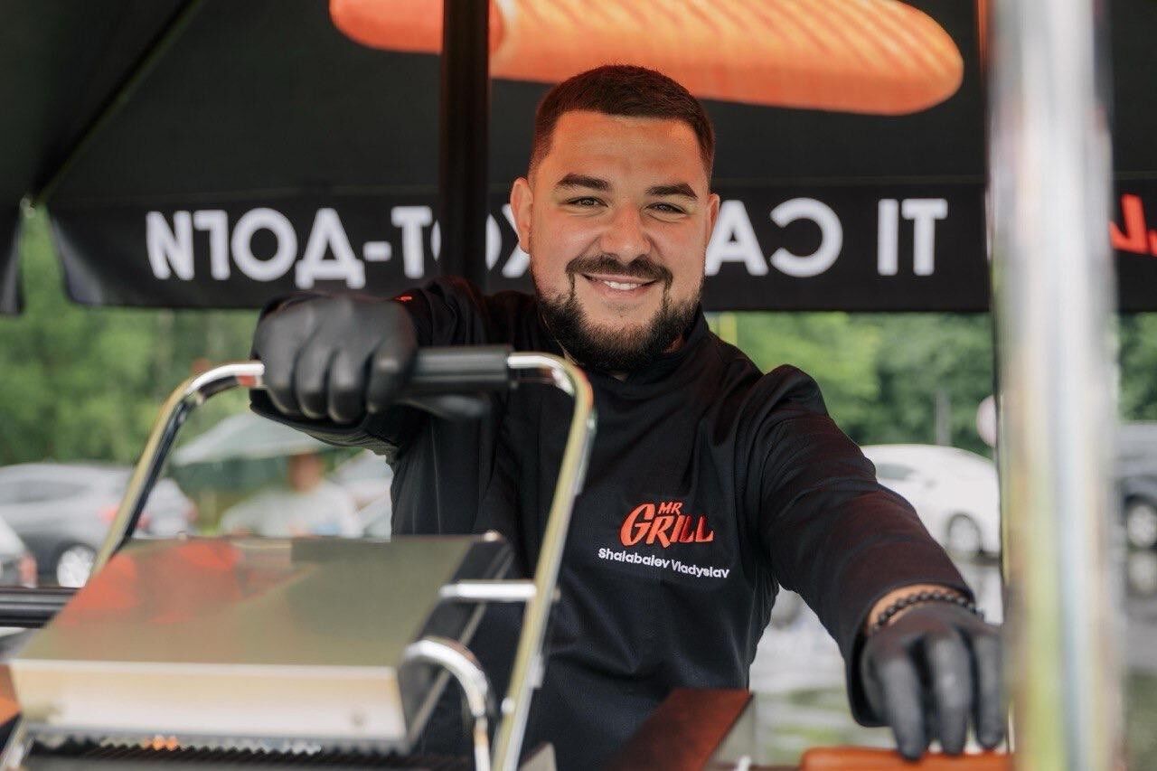 Mr.Grill и Ukrnafta установили рекорд Украины по приготовлению 1000 хот-догов на АЗК