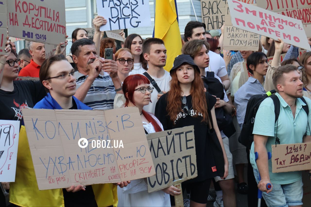 В Украине третий день подряд проходят акции протеста против закона о НАБУ и САП. Фото и видео