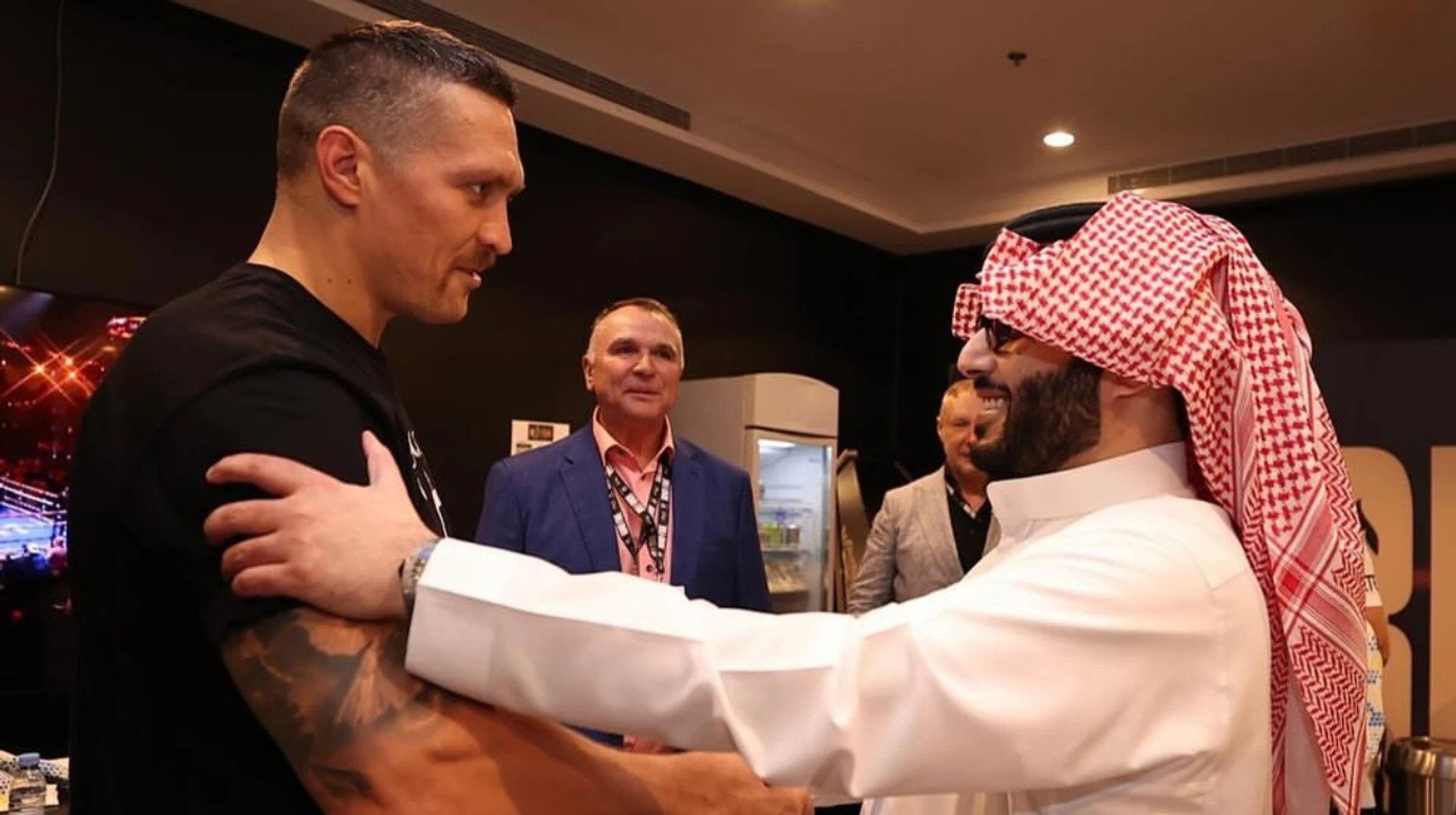 От Усика потребовали завершить карьеру