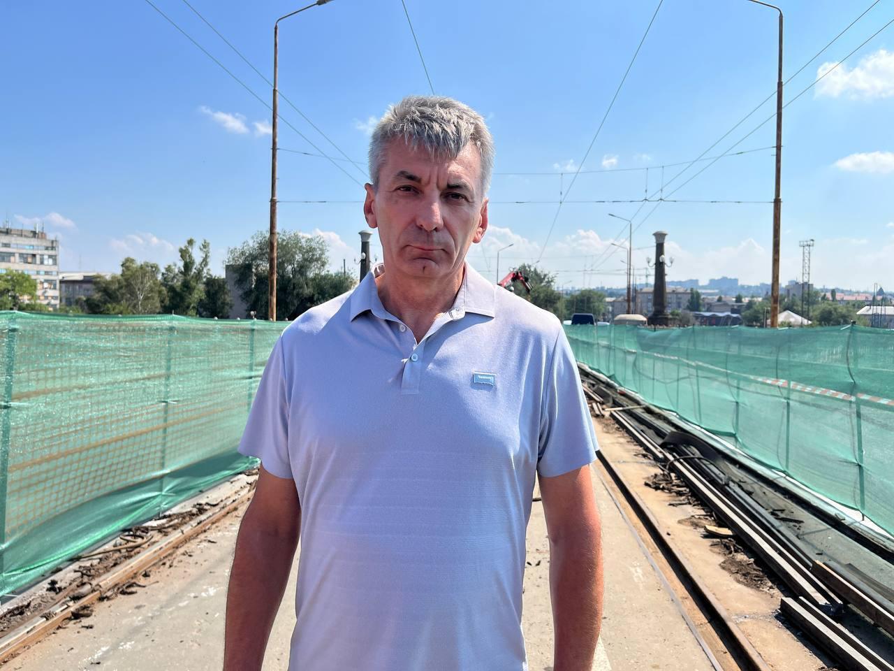 В Днепре на Старом мосту стартовал капитальный ремонт трамвайных путей