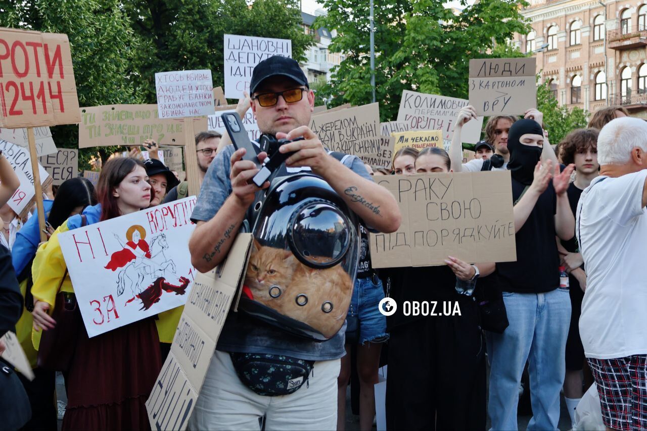 В Украине третий день подряд проходят акции протеста против закона о НАБУ и САП. Фото и видео