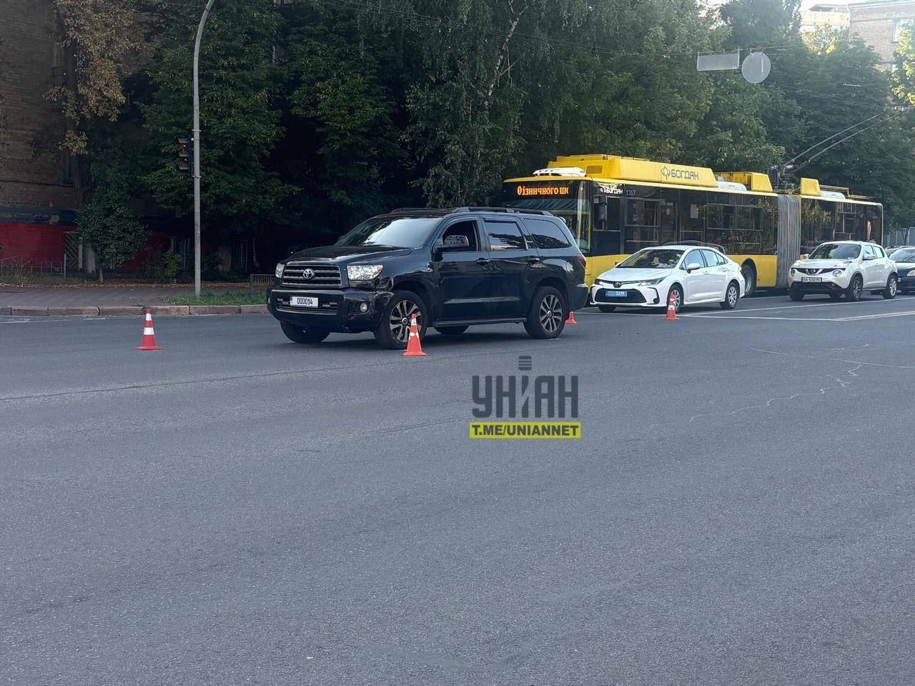 У Києві волонтер Денис Кошельник у стані сп’яніння потрапив у ДТП і втік, згодом його затримали: усі подробиці, фото та відео