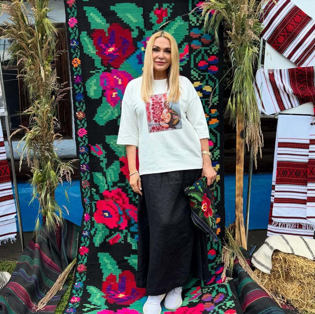 Звезда "Лиги смеха" назвал самую сексуальную бабушку Украины, которая в 58 лет имеет роскошную фигуру. Фото