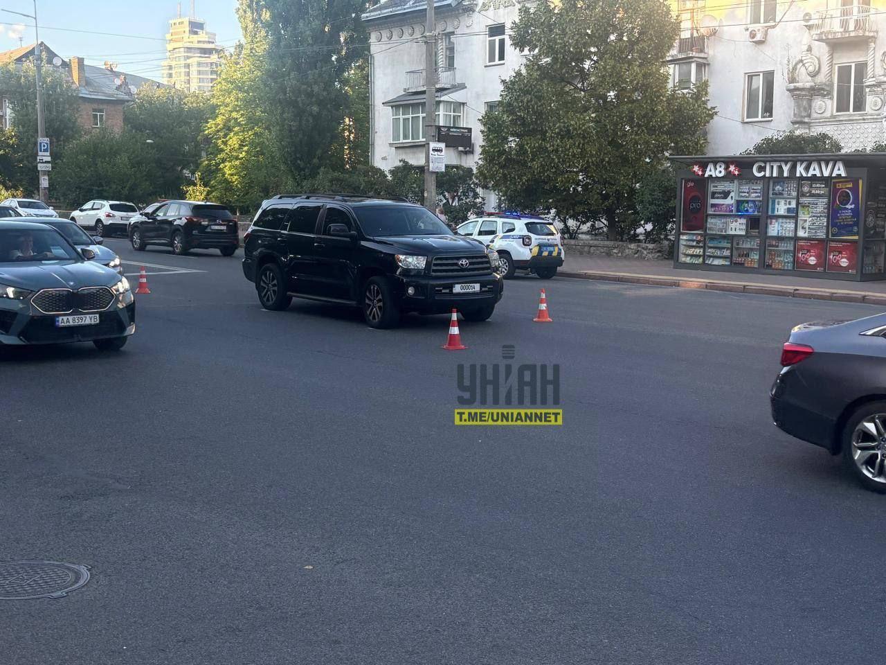 У Києві волонтер Денис Кошельник у стані сп’яніння потрапив у ДТП і втік, згодом його затримали: усі подробиці, фото та відео