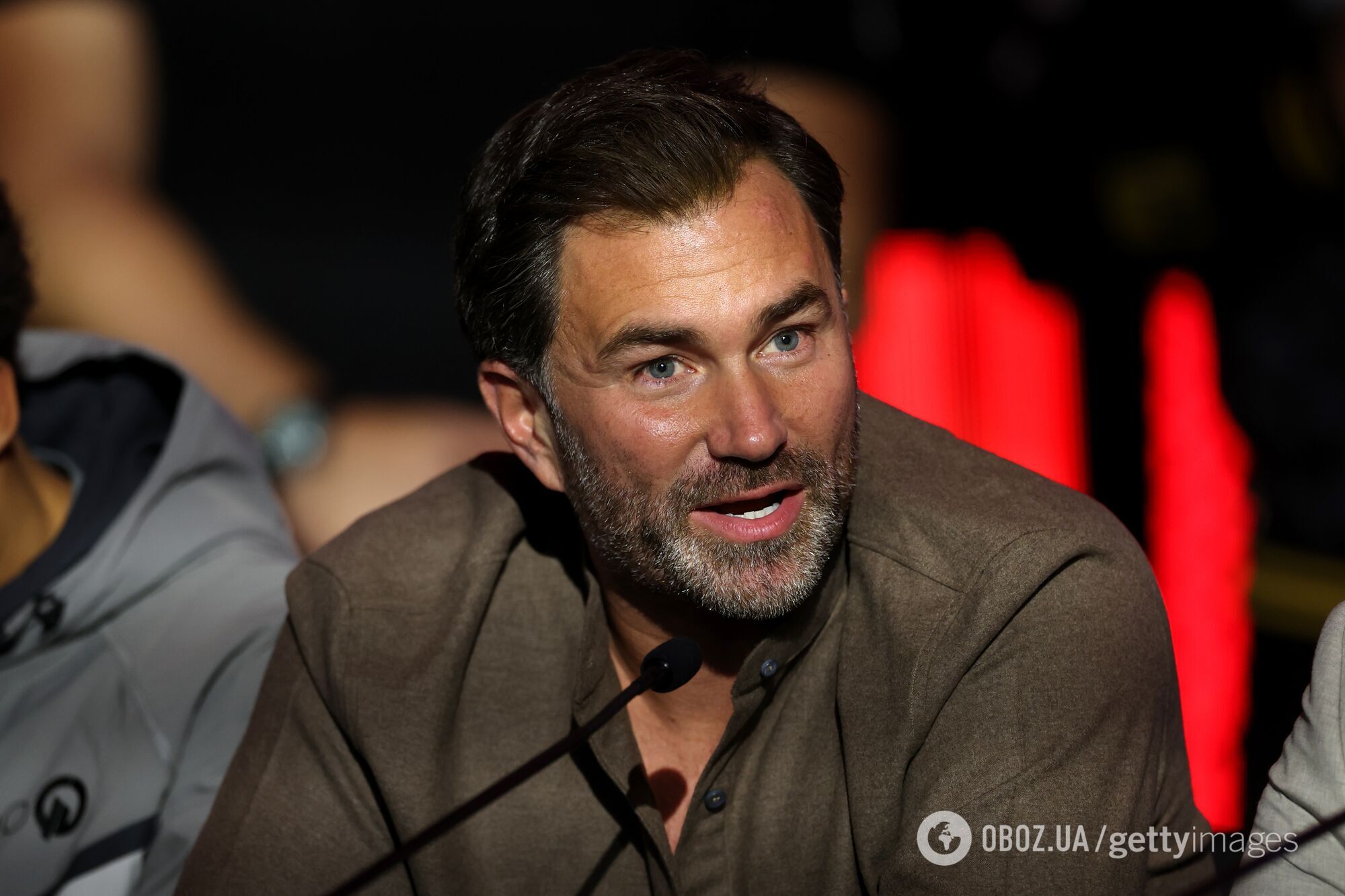 От Усика потребовали завершить карьеру