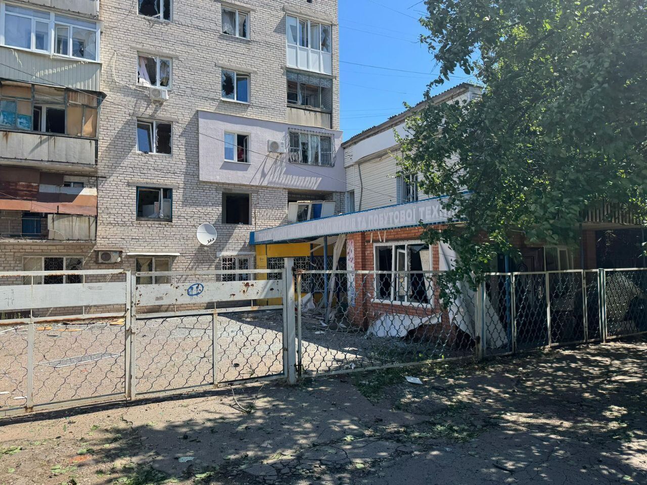 Окупанти скинули авіабомби на Костянтинівку та вдарили з артилерії: дві людини загинули, 14 поранені. Фото