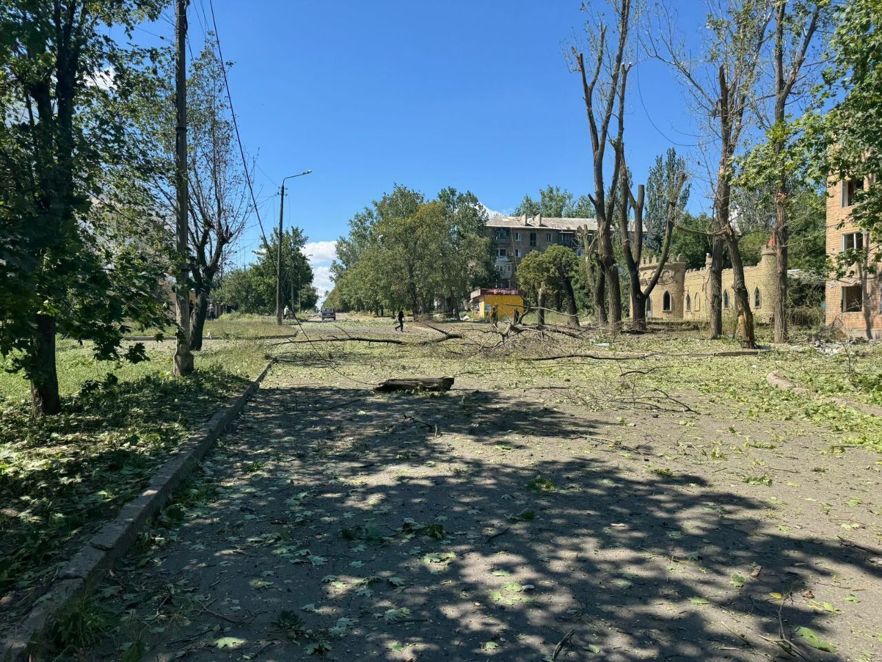 Окупанти скинули авіабомби на Костянтинівку та вдарили з артилерії: дві людини загинули, 14 поранені. Фото