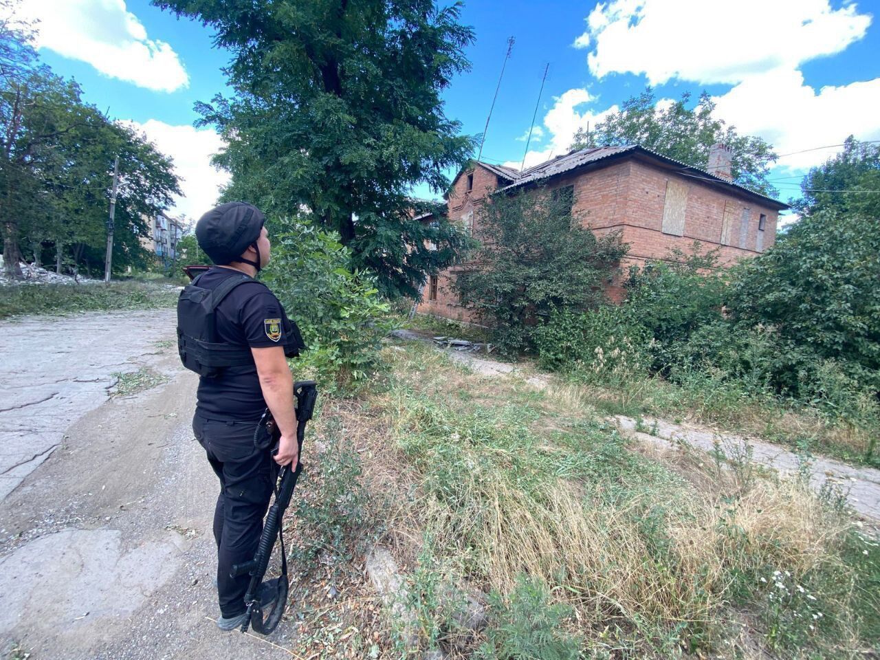 Окупанти скинули авіабомби на Костянтинівку та вдарили з артилерії: дві людини загинули, 14 поранені. Фото