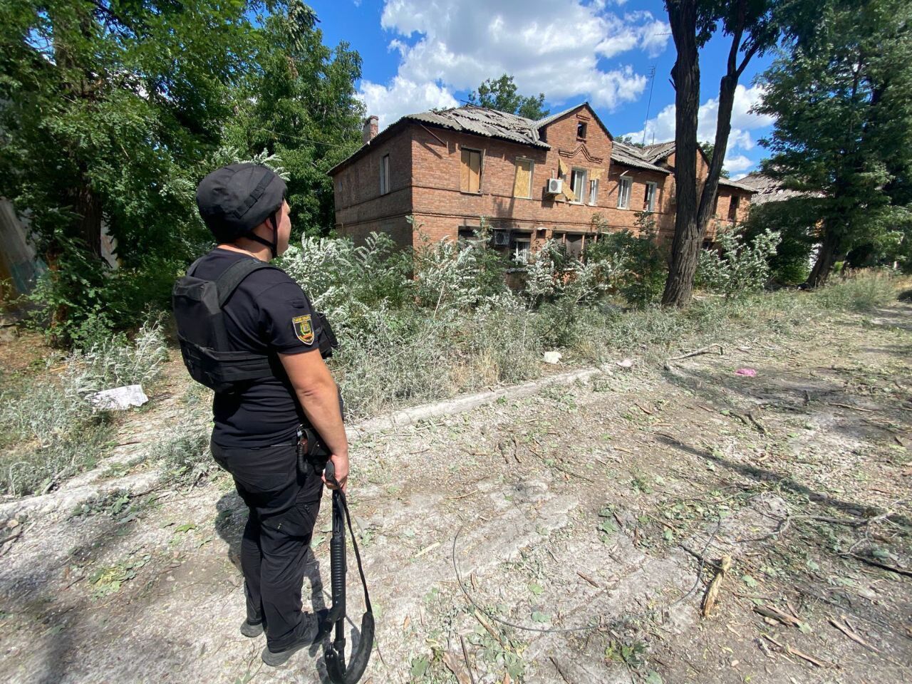 Окупанти скинули авіабомби на Костянтинівку та вдарили з артилерії: дві людини загинули, 14 поранені. Фото