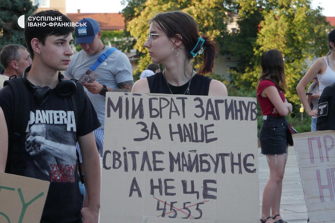 В Украине третий день подряд проходят акции протеста против закона о НАБУ и САП. Фото и видео