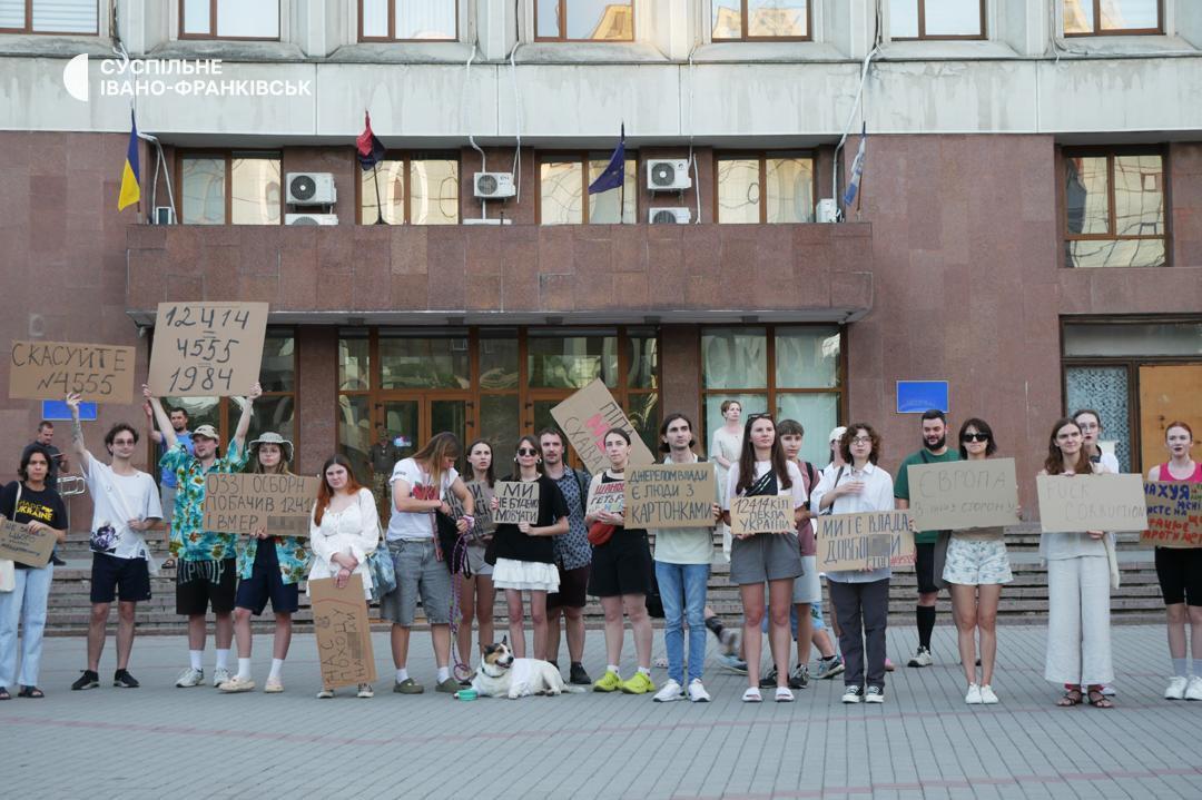 В Украине третий день подряд проходят акции протеста против закона о НАБУ и САП. Фото и видео