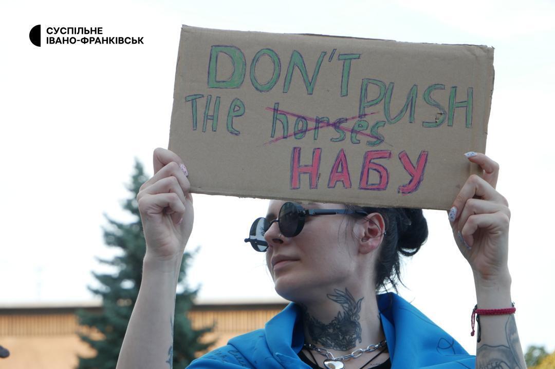 В Украине третий день подряд проходят акции протеста против закона о НАБУ и САП. Фото и видео