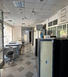 Разом із приміщенням буде продано банкомати і системи відеоспостереження