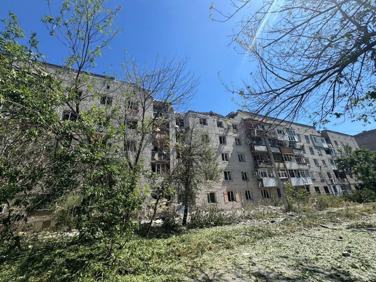 Окупанти скинули авіабомби на Костянтинівку та вдарили з артилерії: дві людини загинули, 14 поранені. Фото