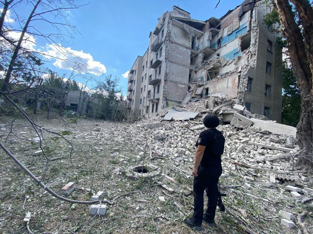 Окупанти скинули авіабомби на Костянтинівку та вдарили з артилерії: дві людини загинули, 14 поранені. Фото