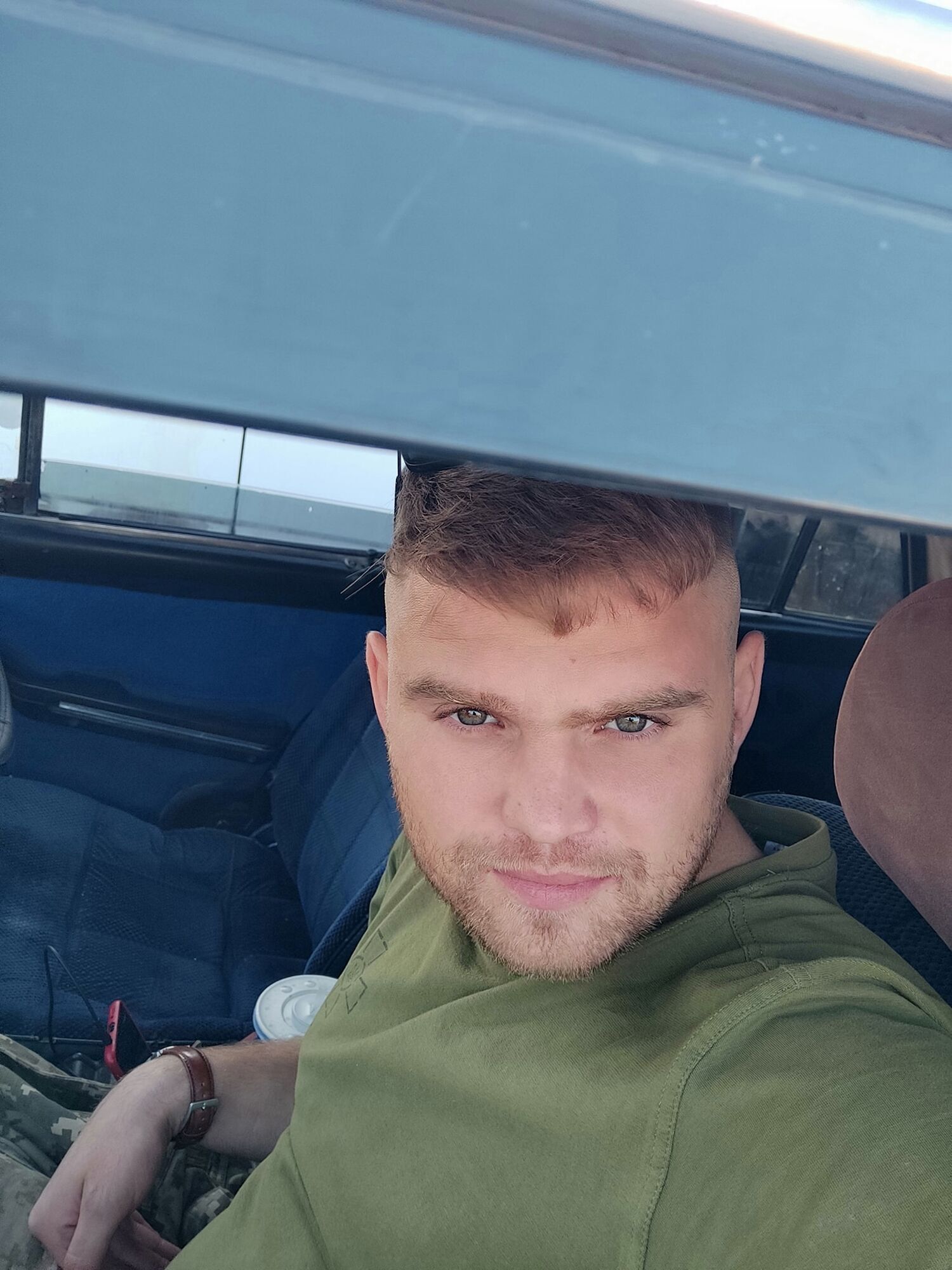 "Не було ані бинтів, ані шовного матеріалу": мережу вразила історія захисника Маріуполя, якого хірурги врятували за допомогою мішка