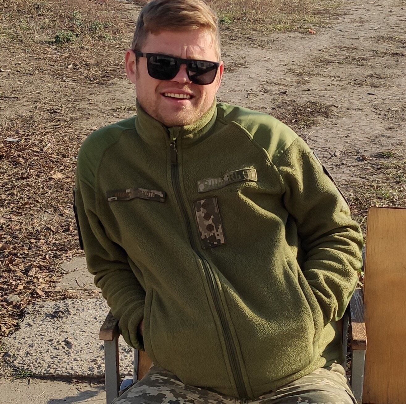 "Не було ані бинтів, ані шовного матеріалу": мережу вразила історія захисника Маріуполя, якого хірурги врятували за допомогою мішка