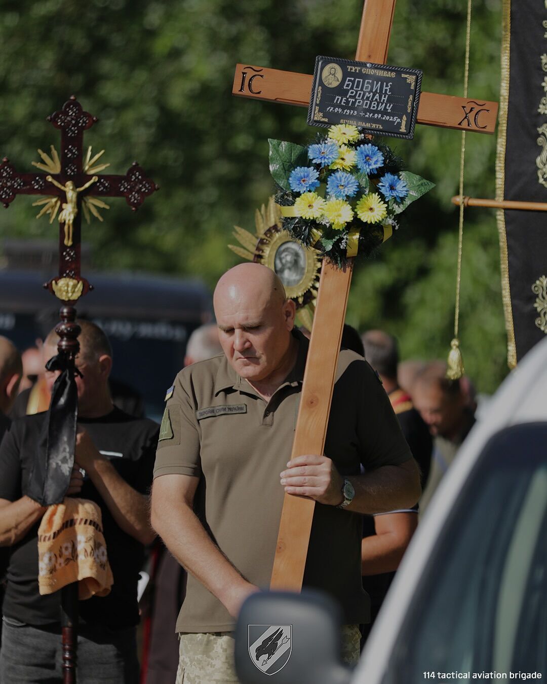 "Прийшли до війська, щоб боронити рідну землю": на Прикарпатті попрощалися з військовими, які загинули під час відбиття масованого удару РФ
