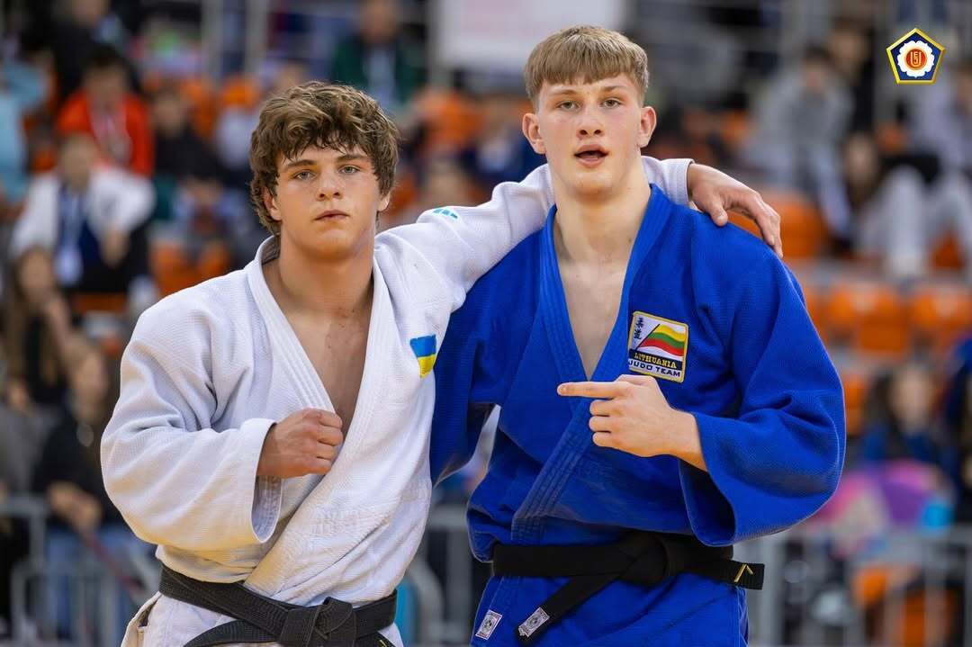 "Когда высаживали военных РФ": сын погибшего защитника рассказал о медали чемпионата мира, борьбе с россиянами и отказе общаться с ними