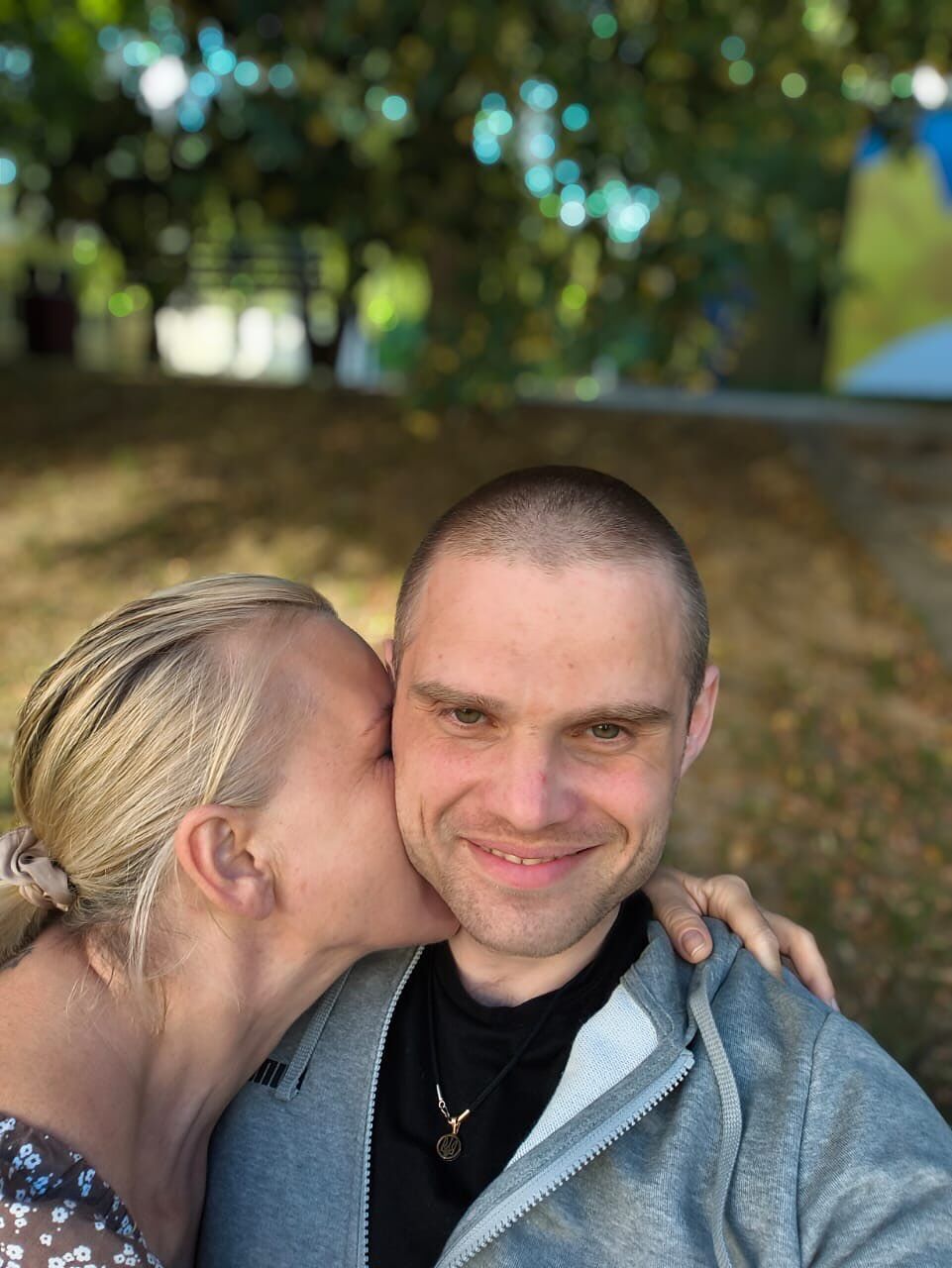 "Не було ані бинтів, ані шовного матеріалу": мережу вразила історія захисника Маріуполя, якого хірурги врятували за допомогою мішка