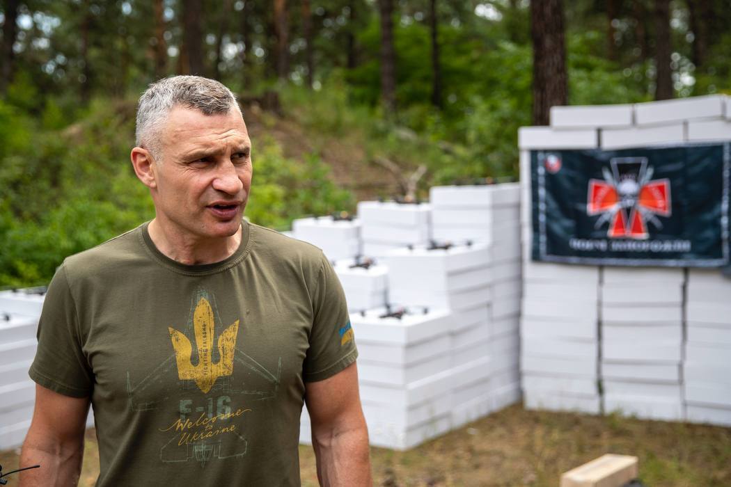 Київ відправив бійцям на фронт ще понад тисячу дронів. Фото