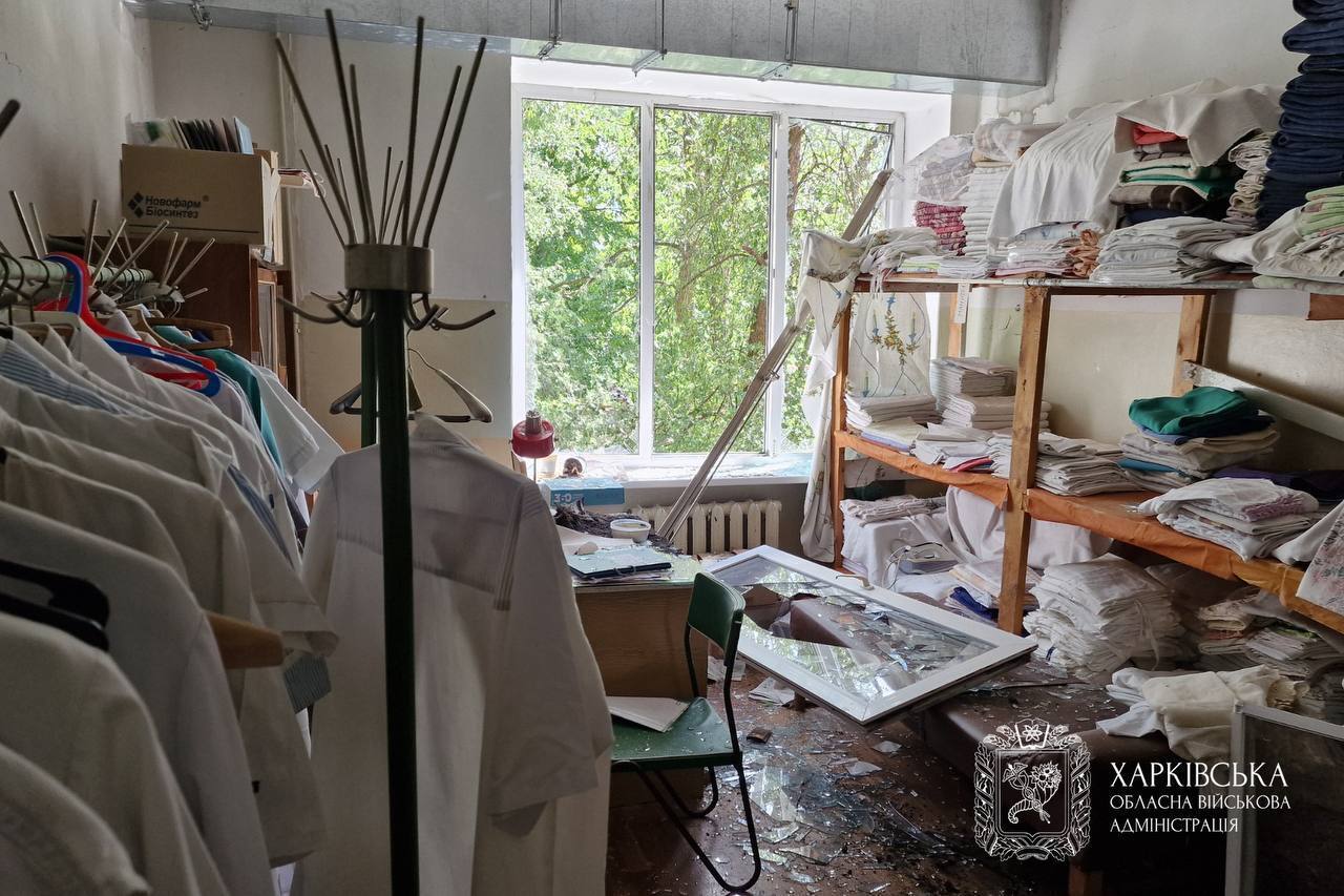 Оккупанты ударили КАБом по медучреждению в Харькове: есть погибший, 17 пострадавших, среди них – девочка. Фото и видео