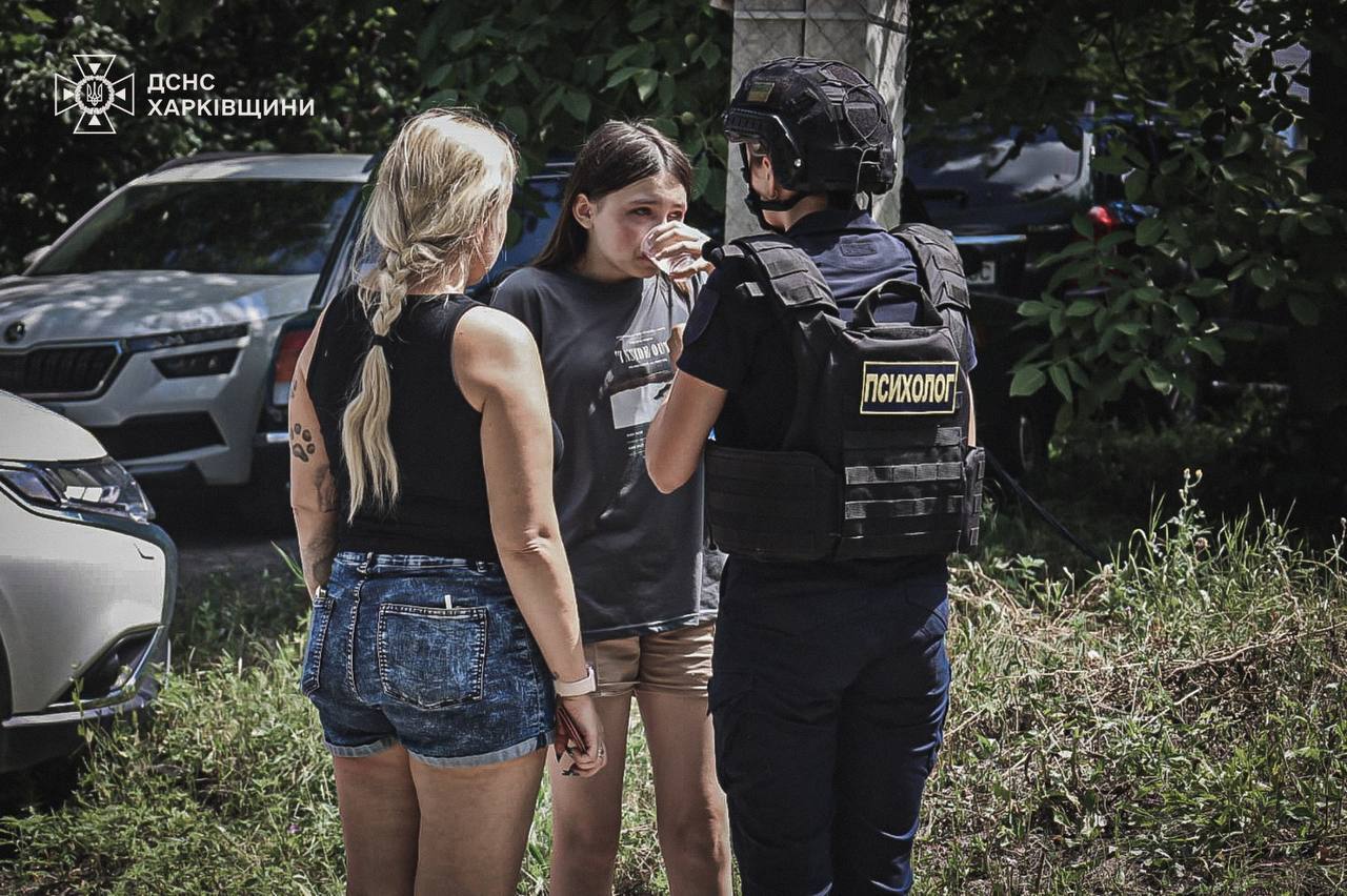 Оккупанты ударили КАБом по медучреждению в Харькове: есть погибший, 17 пострадавших, среди них – девочка. Фото и видео
