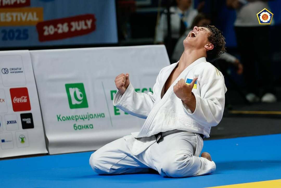 "Когда высаживали военных РФ": сын погибшего защитника рассказал о медали чемпионата мира, борьбе с россиянами и отказе общаться с ними