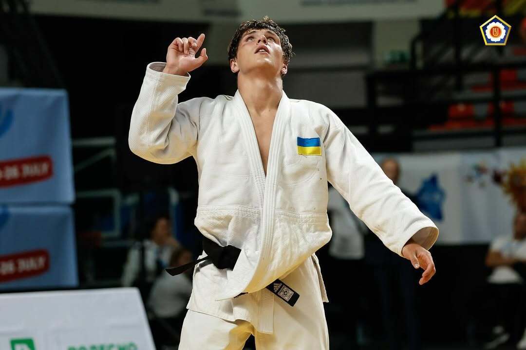 "Когда высаживали военных РФ": сын погибшего защитника рассказал о медали чемпионата мира, борьбе с россиянами и отказе общаться с ними