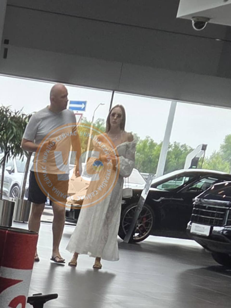 Porsche чи Bentley: нардепа Богдана Торохтія з дружиною помітили у салоні люксових авто. Фото