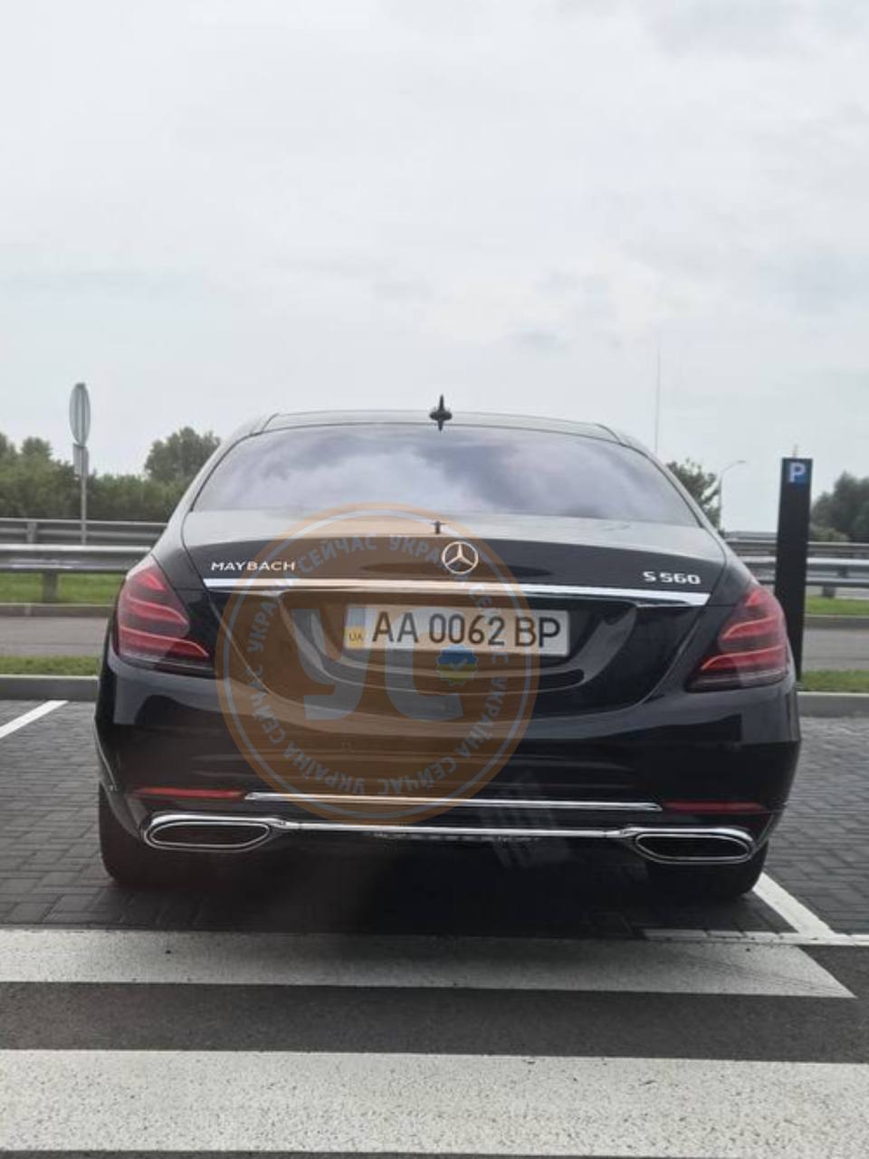 Porsche чи Bentley: нардепа Богдана Торохтія з дружиною помітили у салоні люксових авто. Фото