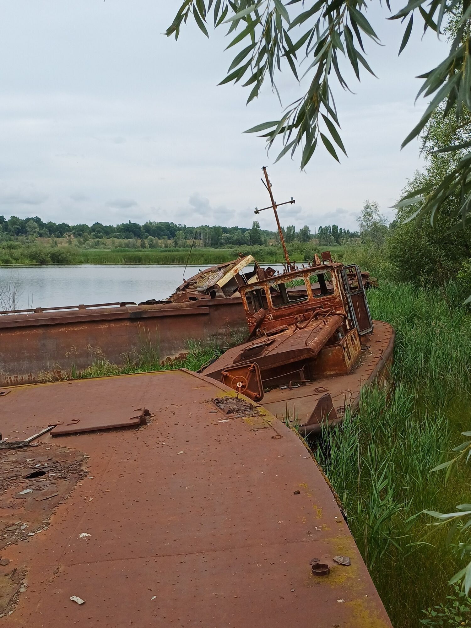 Забытая гавань речного флота: как сегодня выглядит кладбище судов в Чернобыльской зоне. Фото