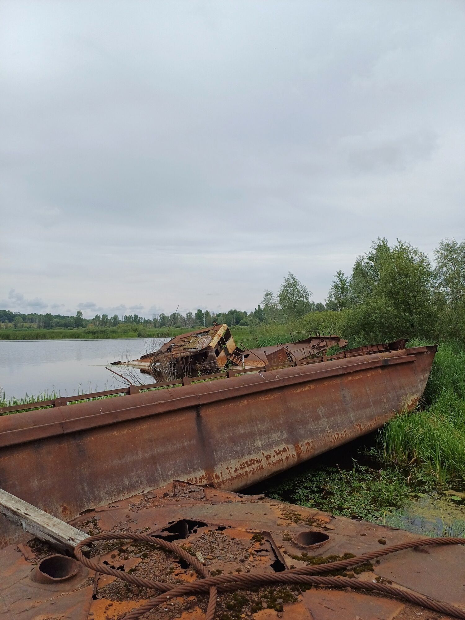 Забытая гавань речного флота: как сегодня выглядит кладбище судов в Чернобыльской зоне. Фото