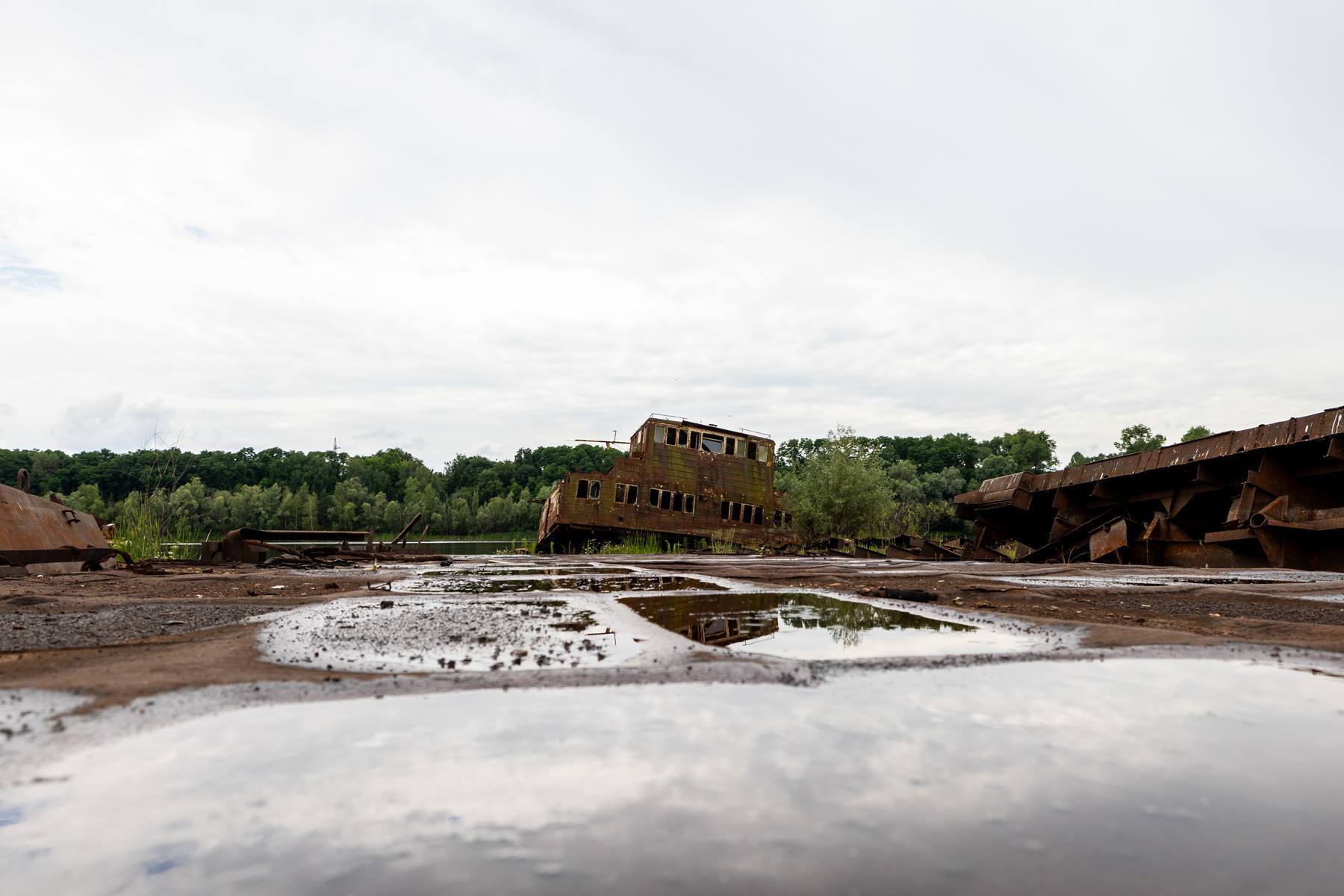 Забытая гавань речного флота: как сегодня выглядит кладбище судов в Чернобыльской зоне. Фото