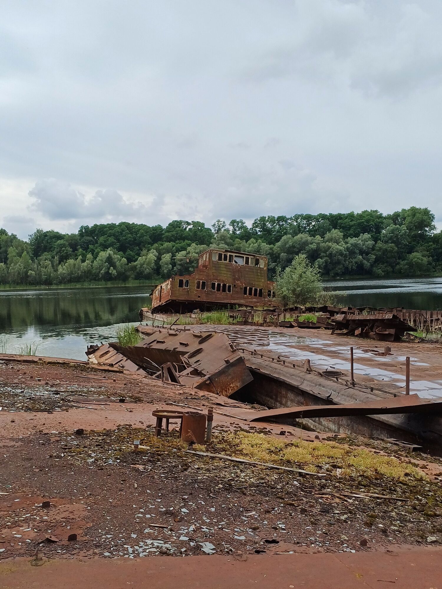 Забытая гавань речного флота: как сегодня выглядит кладбище судов в Чернобыльской зоне. Фото