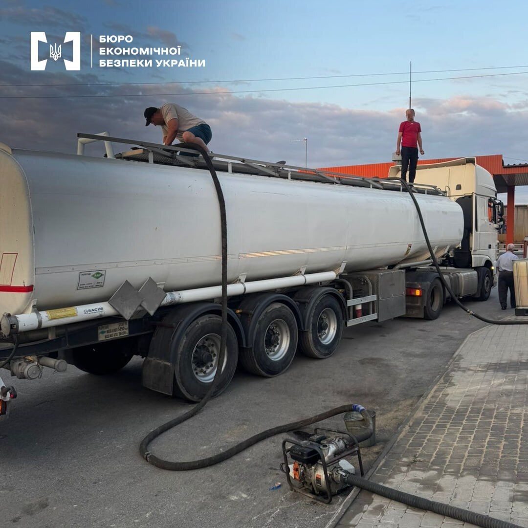 Крім бензину, зловмисники торгували також дизпаливом та автогазом
