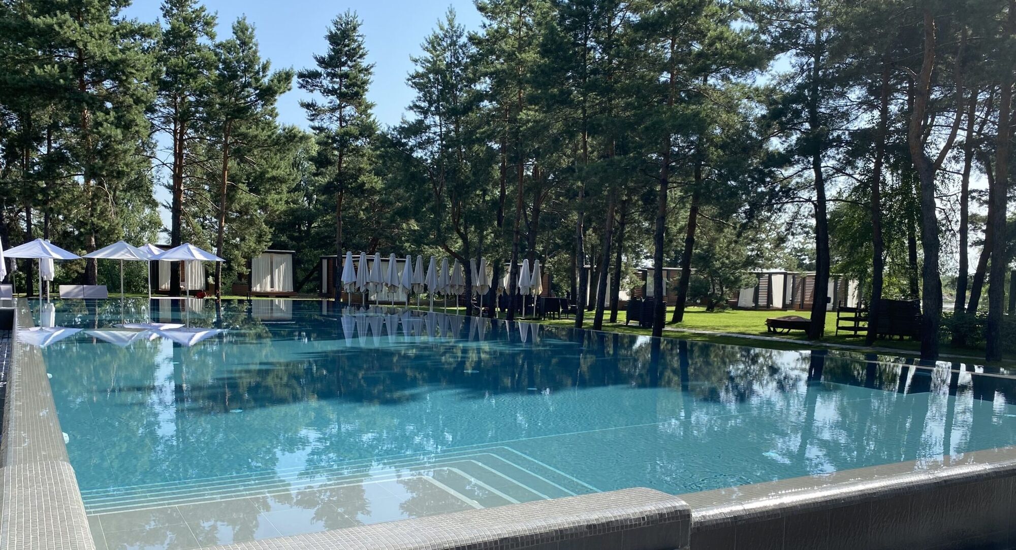 Курортные комплексы с бассейном и отелем под Киевом