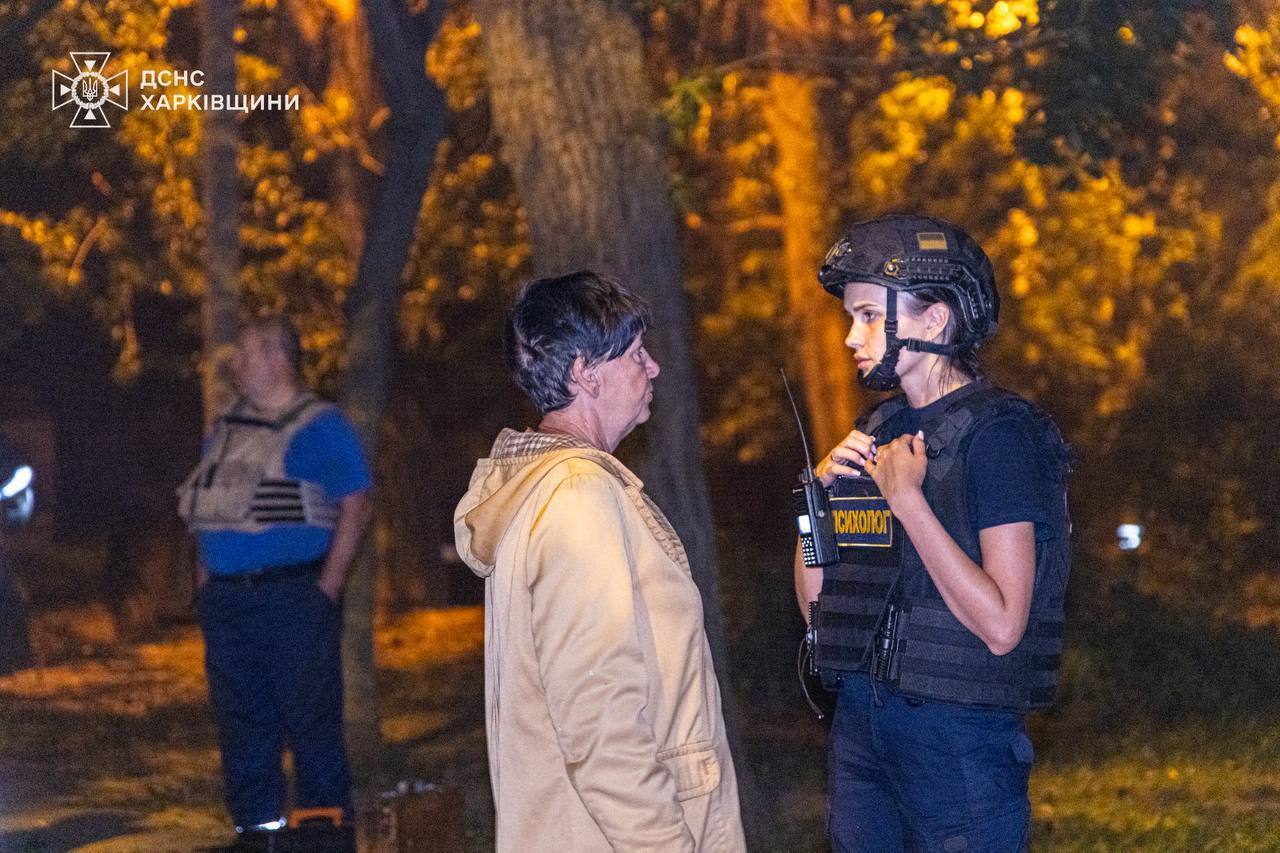 Разрушения, пожары и жертвы: спасатели показали последствия российской атаки на Днепропетровскую, Харьковскую и Сумскую области. Фото и видео