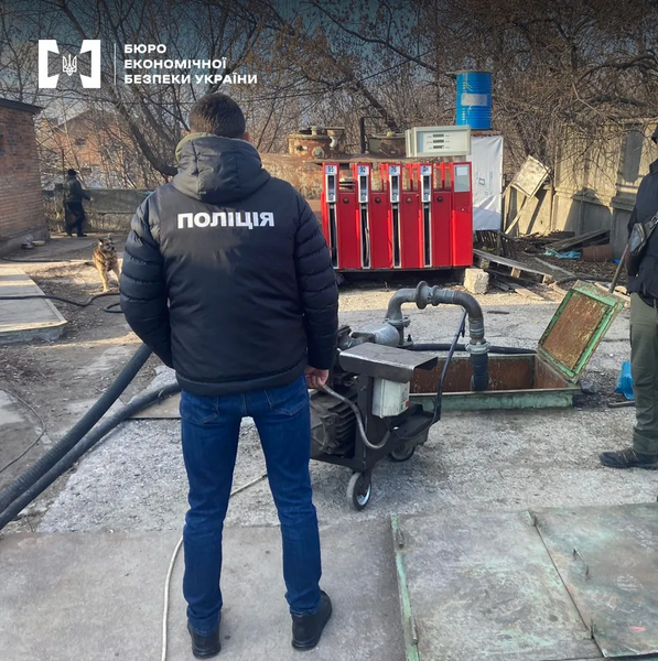 Правоохоронці викрили продаж підробленого бензину через АЗС і підприємства Полтавської, Київської, Рівненської областей