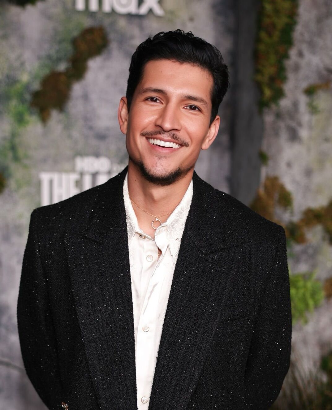 Джессика Альба подогрела слухи о романе с младшим на 12 лет актером: что известно о Дэнни Рамиресе, который покорил ее сердце