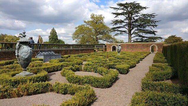 Джонні Депп проміняв Голлівуд на село в Англії: чому він це зробив і який вигляд має особняк