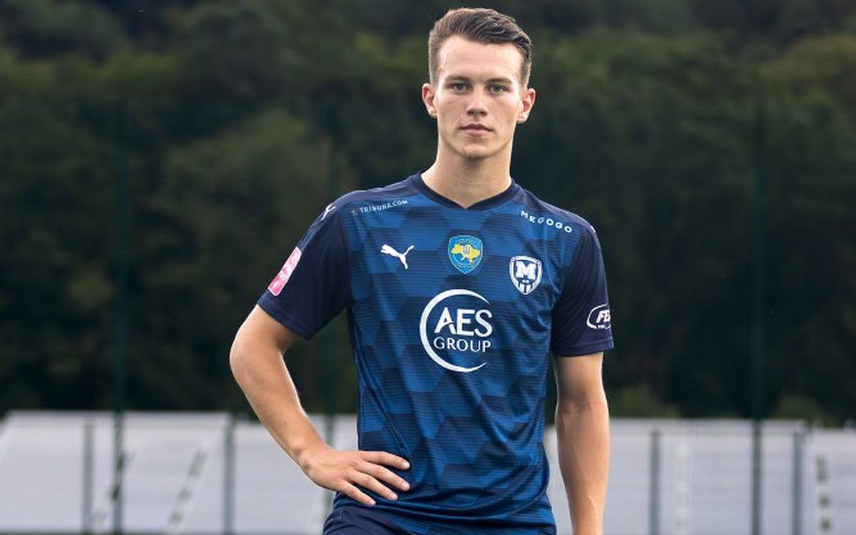 Украинский футболист клуба УПЛ сбежал из Украины в связи с "семейными обстоятельствами"