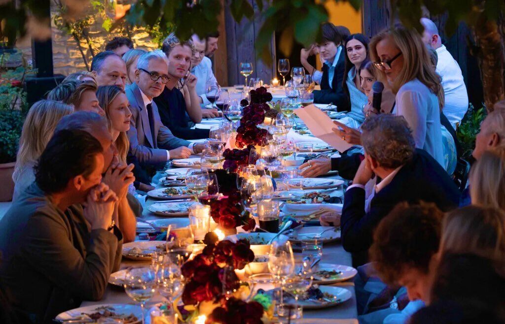 Свадьба дочери Стива Джобса за почти $7 млн: Элтон Джон пел для молодоженов, а невеста пробиралась к церемонии через черный вход