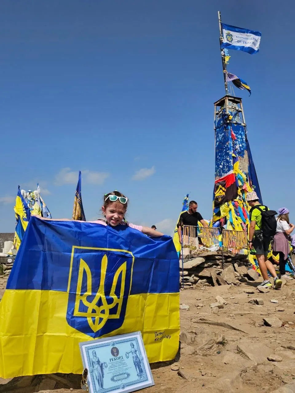 П'ятирічна дівчинка зі Львова підкорила Говерлу та встановила рекорд України. Фото