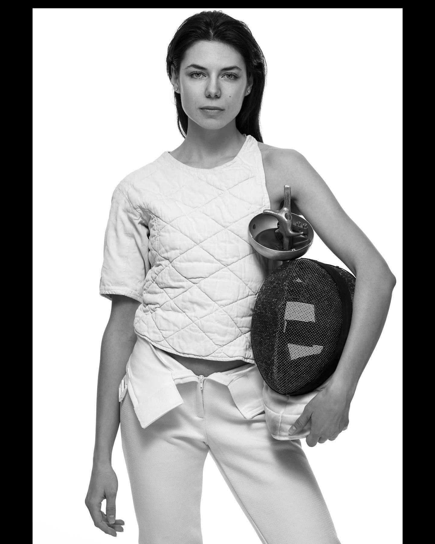 Українка, яка виграла чемпіонат світу з фехтування, вразила мережу своєю красою. Який вигляд має Влада Харькова