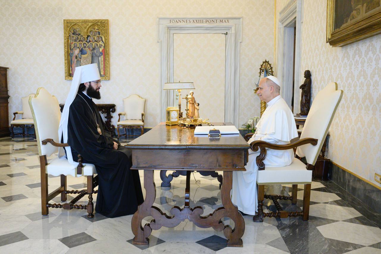 Жаловался на Украину: стали известны подробности встречи представителя РПЦ с Папой Римским