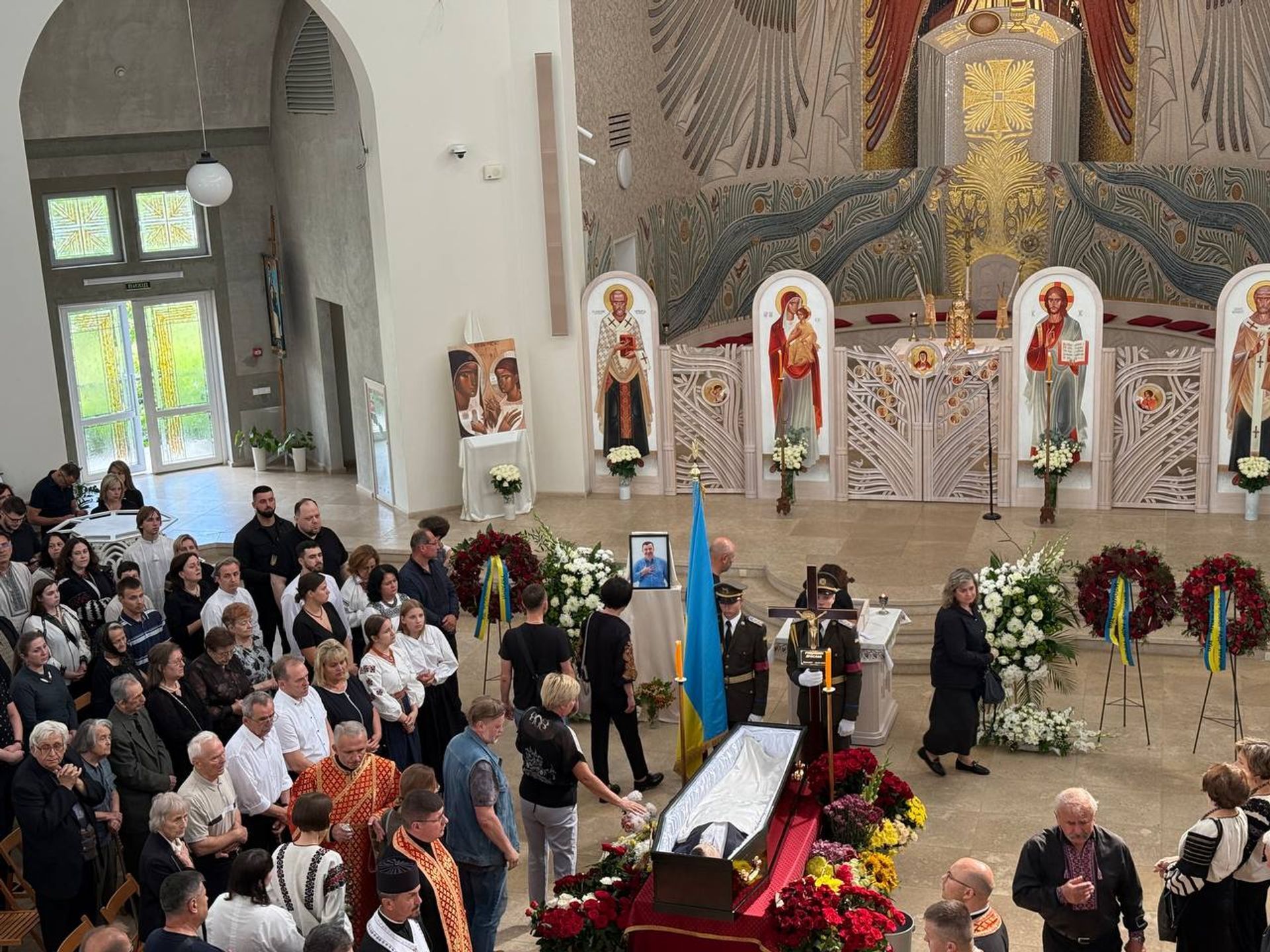 "До сих пор не верится": во Львове похоронили нардепа Ярослава Рущишина, который погиб в ДТП. Фото