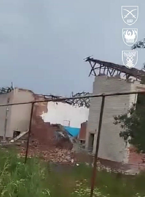 Украинские военные показали первые кадры из освобожденной Кондратовки в Сумской области. Видео